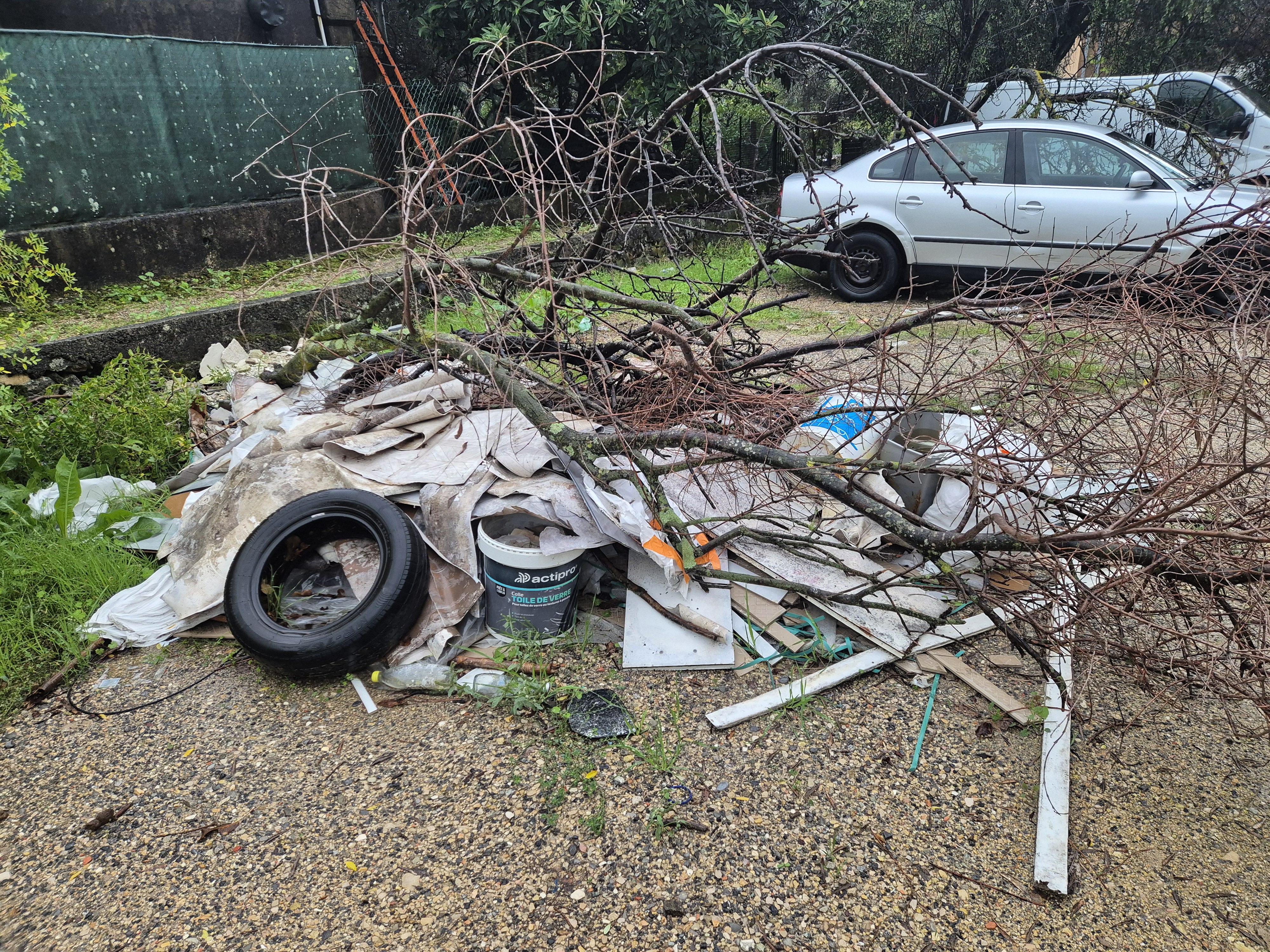 Déchets mélangés terrain avant évacuation DTS Clear